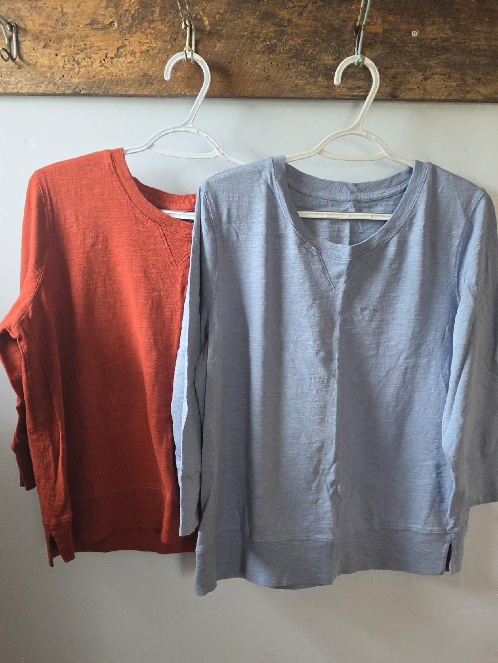 Preswick & Moore Women's Lightweight Crewneck Top - Rust and Light Blue